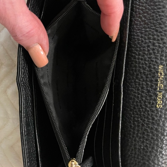 Michael Kors Black Wallet with Gold Logo - Picture 5 of 10